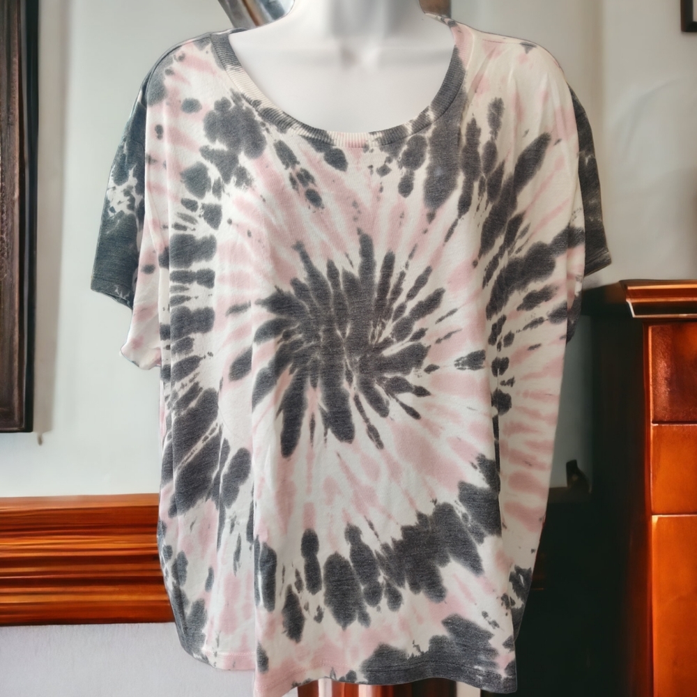 TORRID - CROP TEE -TIE-DYE WHITE - SZ 2x - Picture 8 of 9